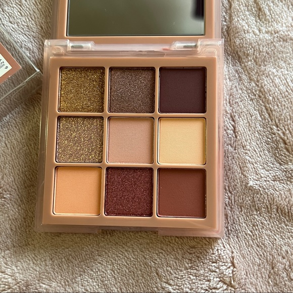 Huda beauty Haze obsessions in Sand - Picture 8 of 12